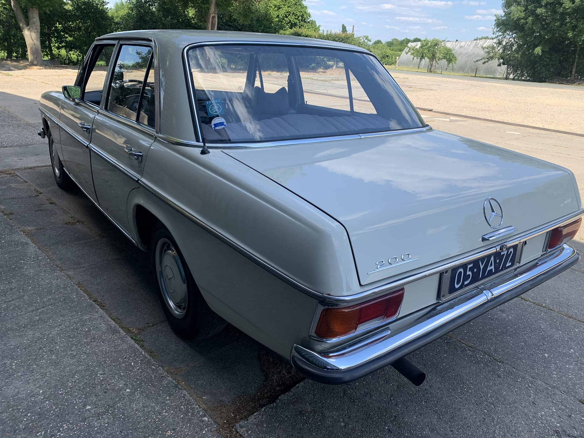 MercedesBenz W115 /8 200 E Schuifdak 1973 MB Oldtimers